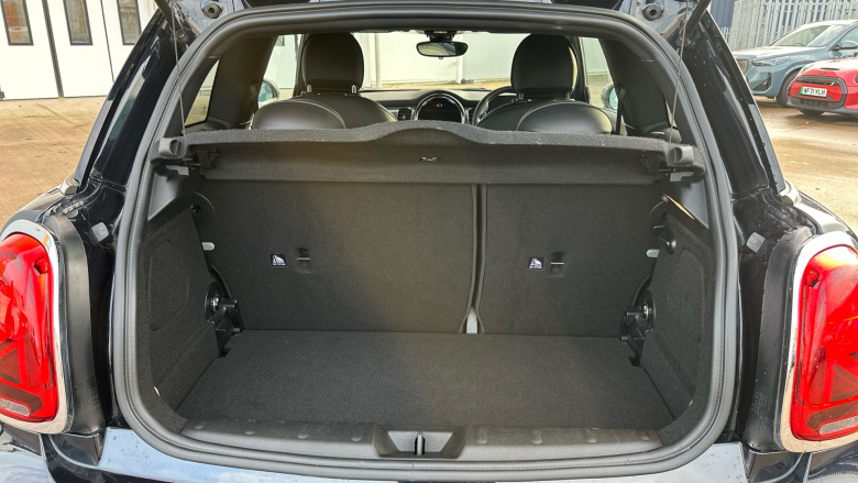 MINI Hatchback 1.5 Cooper Exclusive Premium 3dr Auto Petrol Hatchback